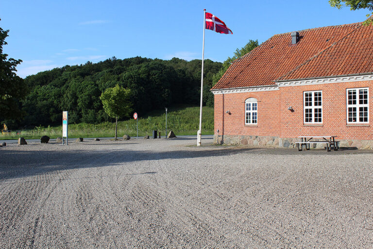 Udsigt op mod området omkring Frøbjerg Bavnehøj